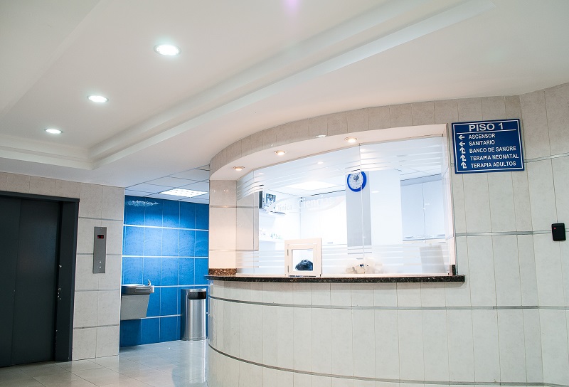 Air curtains for healthcare facilities